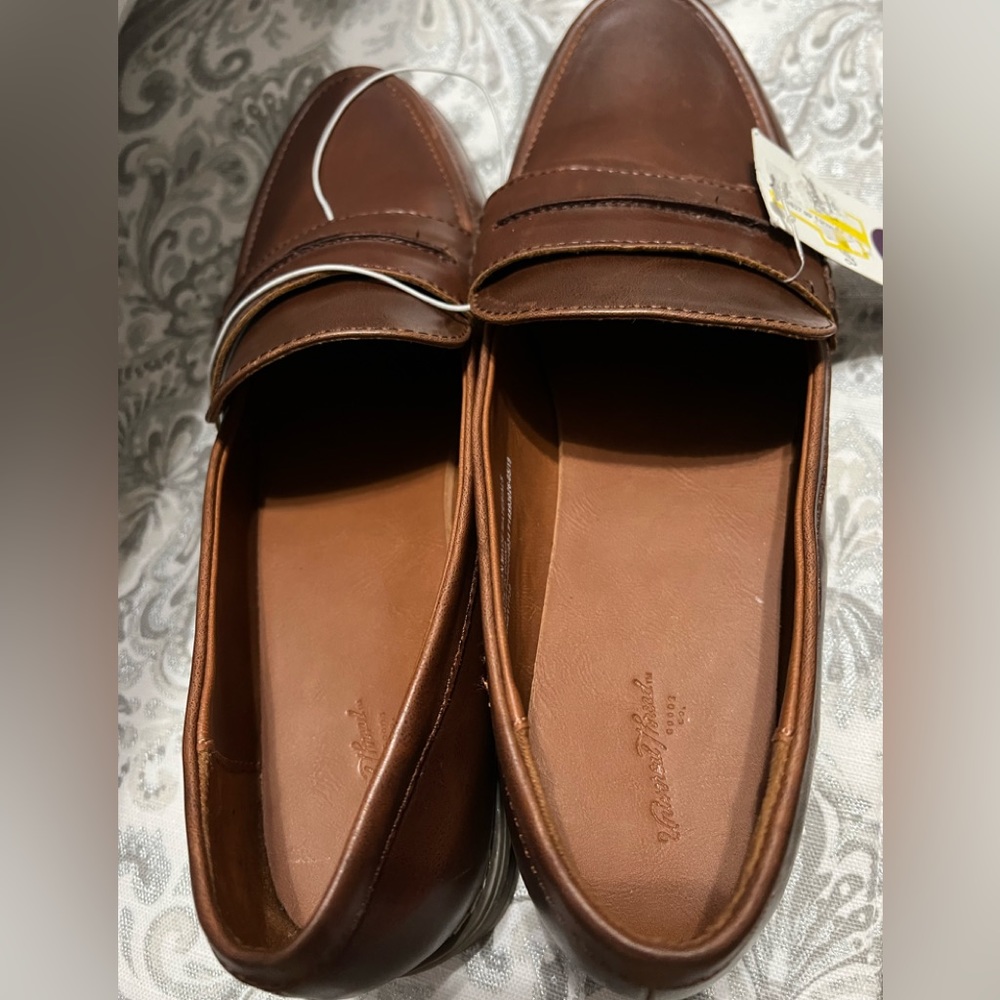 NWT size 11 brown leather Universal Thread brand shoes 👞:).💥🌹No box included.